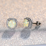 Boucles d'Oreilles Élégantes en Argent avec Opale de Feu Blanc Rond